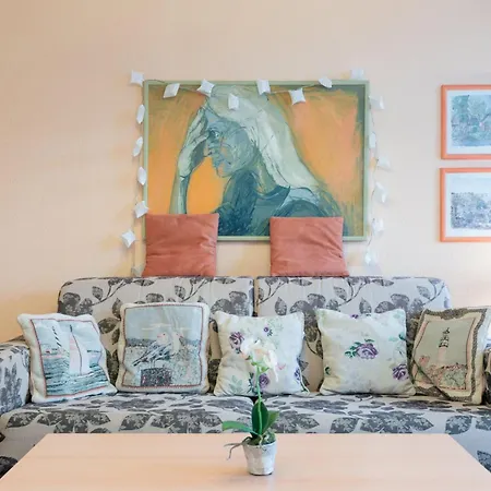 323, Seepark Apartment *