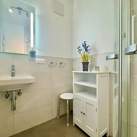 323, Seepark *